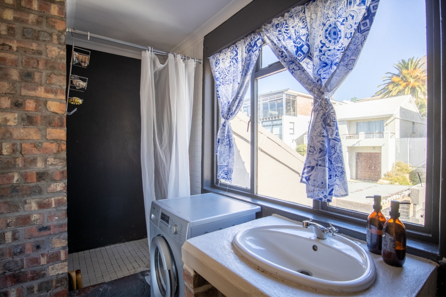 6 Bedroom Property for Sale in Vredehoek Western Cape